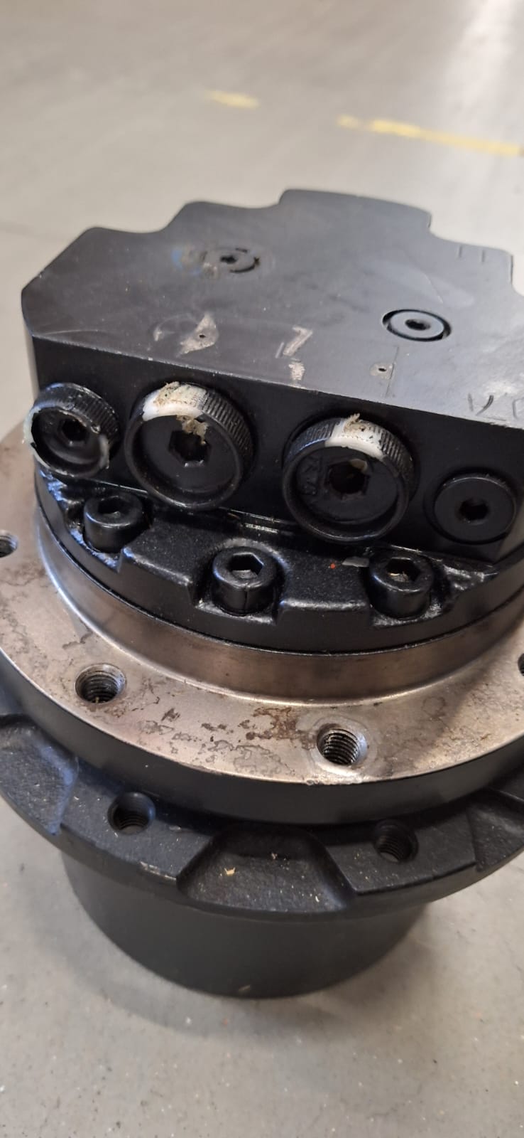 MOTOREDUCTEUR 2500KG OCCASION - COMPATIBLE TAKEUCHI TB125