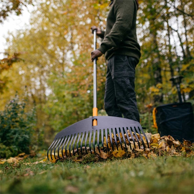 BALAI A FEUILLES ERGONOMIC FISKARS - 1076976