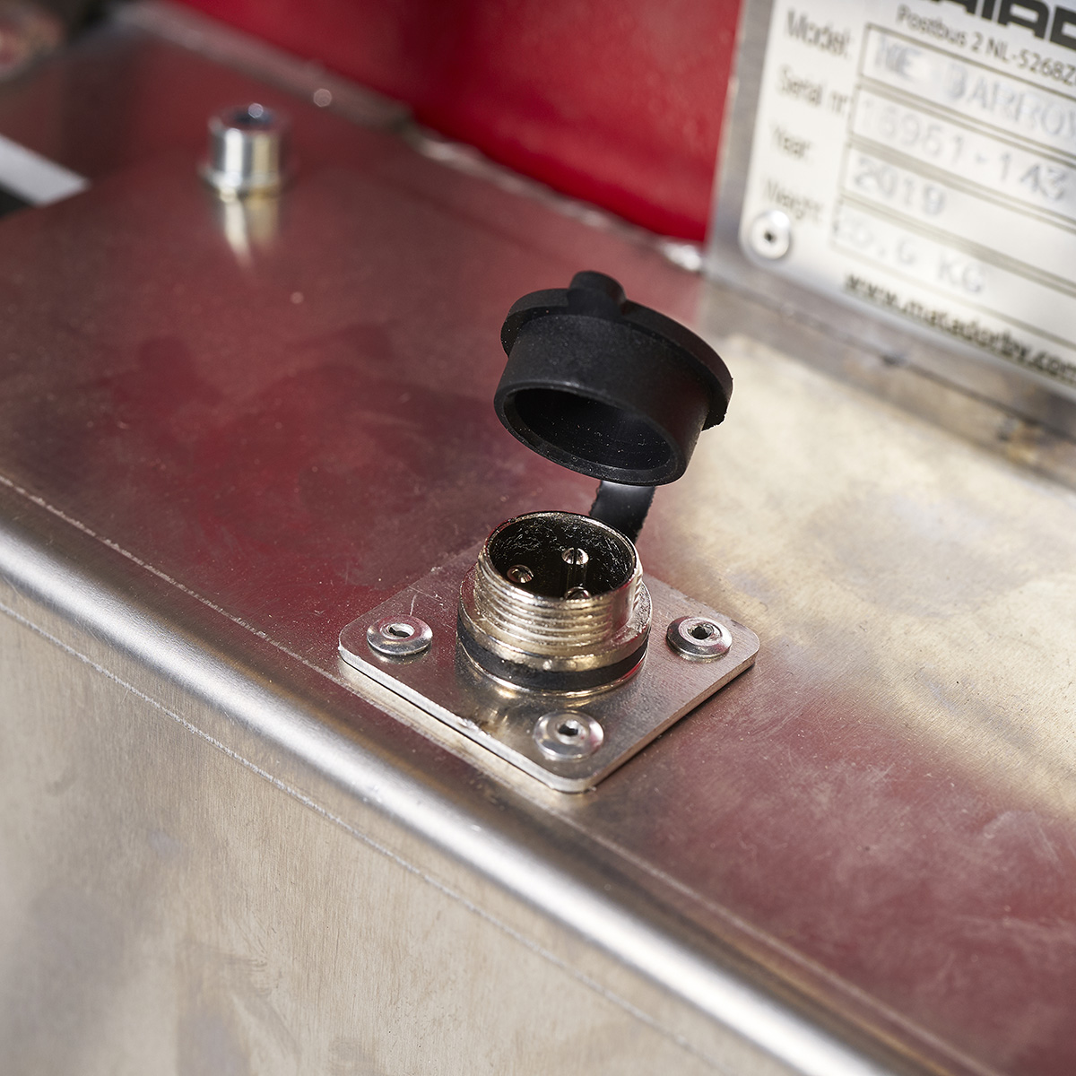 BROUETTE ELECTRIQUE ROUGE 90L MATADOR - ROUE INCREVABLE, CHARGE 250KG - 16961