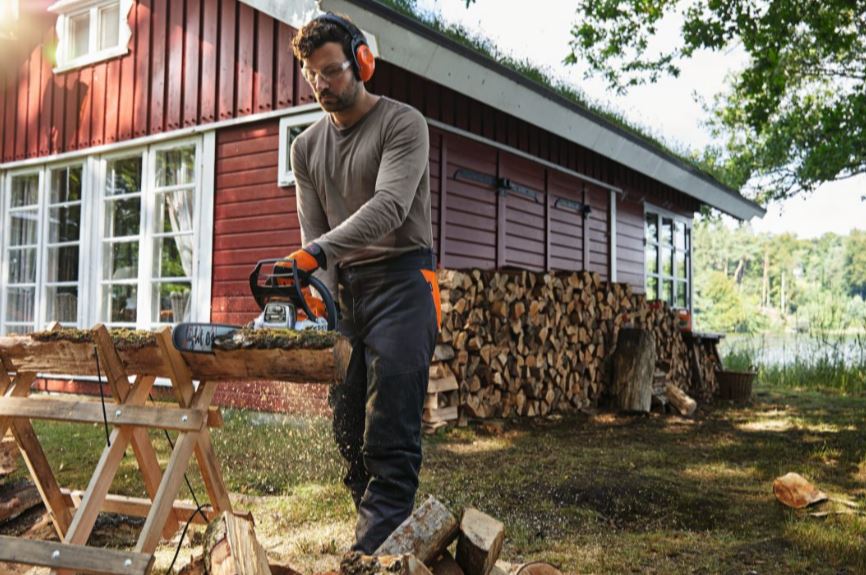 Tronçonneuse STIHL MS 172 CBE, guide de 35 cm, 31.8 cm3, ouverture rapide de la chaine - 11482000242 