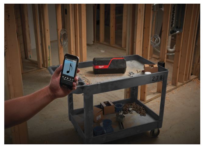 Pack de noël MILWAUKEE enceinte + glacière + frontale + lunette + mètre