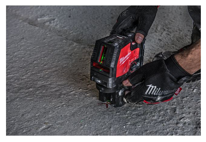 Laser vert MILWAUKEE 2 lignes avec aplomb L4 CLLP-301C, avec batterie - 4933478099