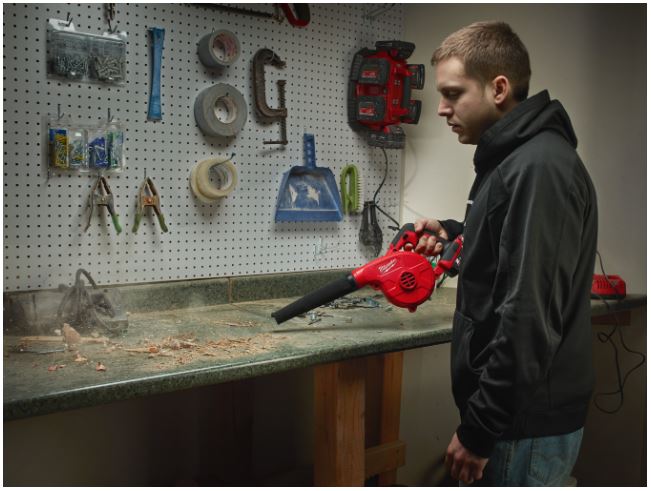 Souffleur poussière MILWAUKEE 18V M18 BBL-0 sans batterie - 4933446216