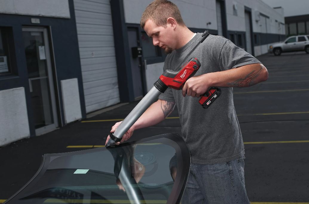 Pistolet à colle 600ml MILWAUKEE C18 PCG 600A-0B 18V - 4933459638