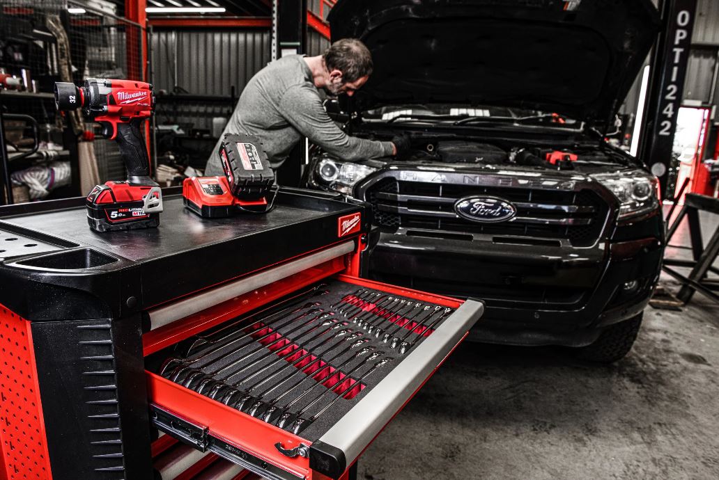 SERVANTE AVEC OUTILS 7 TIROIRS + BOULONNEUSE MILWAUKEE TOOLGUARD - 4932493817