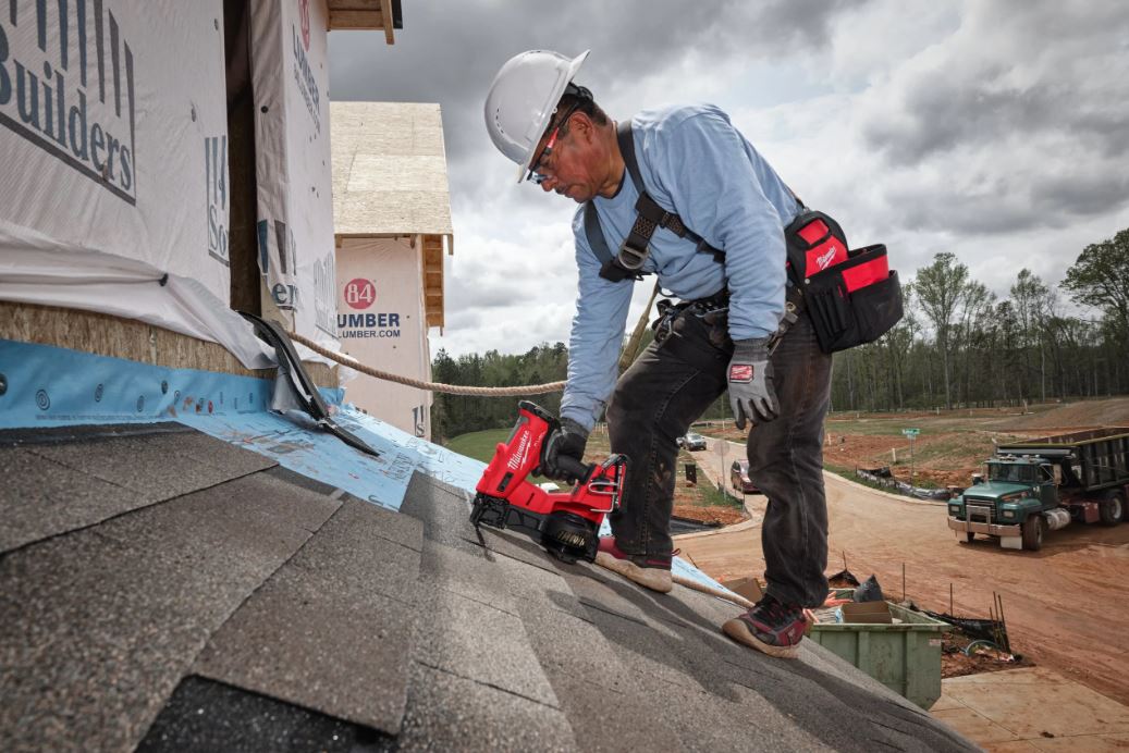 Cloueur bardeaux bitumés Ø3mm MILWAUKEE M18 avec batteries FRCN45-302X 4933498169