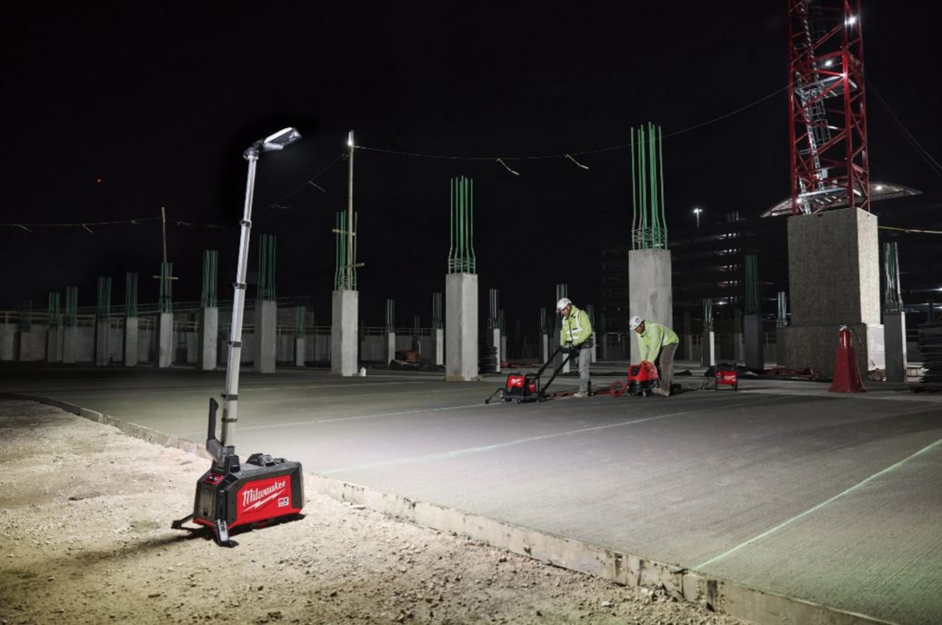 MX FUEL Tour d'éclairage 15000 lumens MILWAUKEE Packout 4933498075