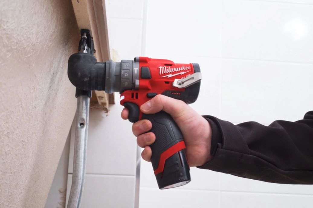 Perceuse à percussion 6 en 1 M12 FUEL MILWAUKEE avec mandrins amovibles 4933464138