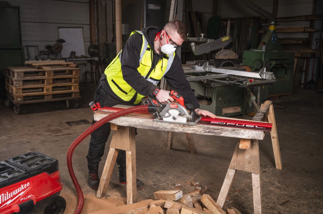 SCIE CIRCULAIRE BOIS MILWAUKEE 18V FUEL M18 FCS66GR3-121C 4933493492