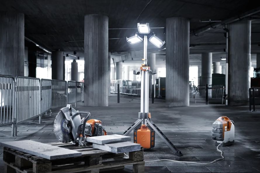 Tour d'éclairage à batterie HUSQVARNA WL 24 PACE 970754302