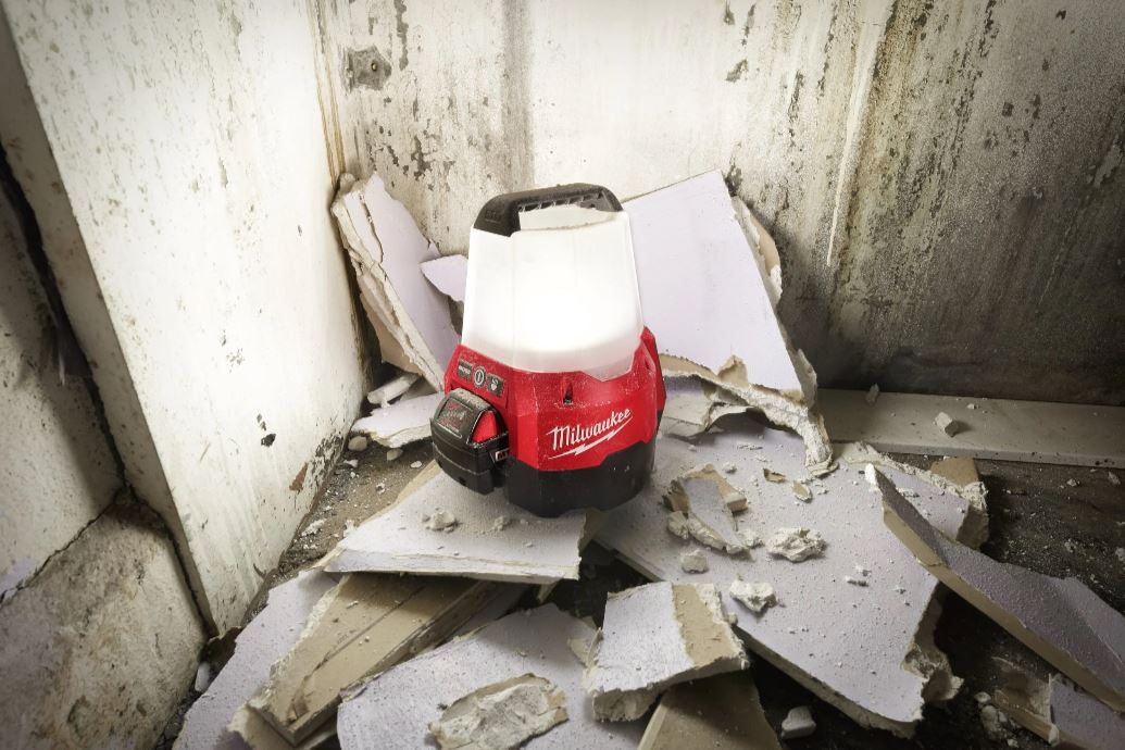 Eclairage LED MILWAUKEE 2200 lumens M18 TAL-0 4933464134