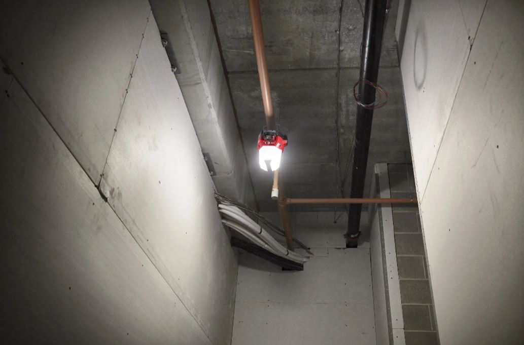 Eclairage LED MILWAUKEE 2200 lumens M18 TAL-0 4933464134