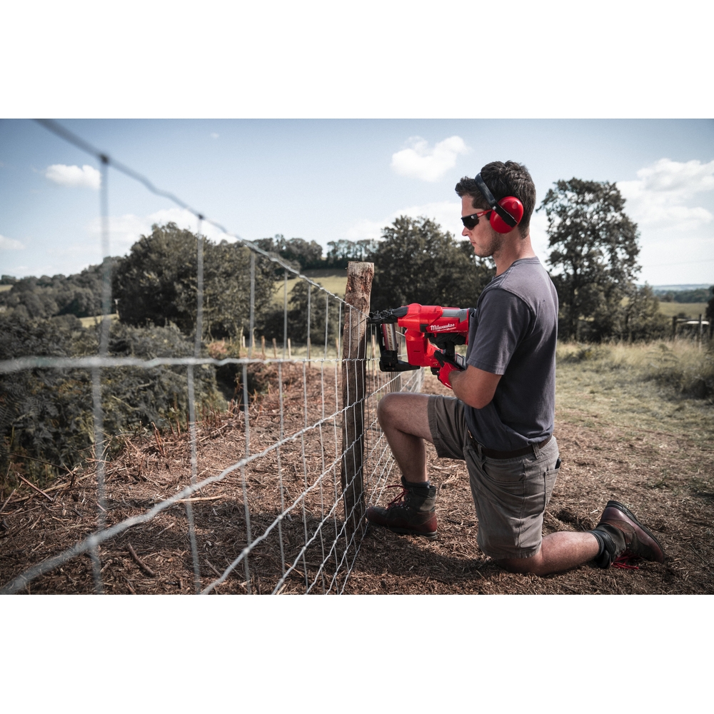 Agrafes de clotures crampillons 9G/40mm 960 pièces MILWAUKEE - 4932480358