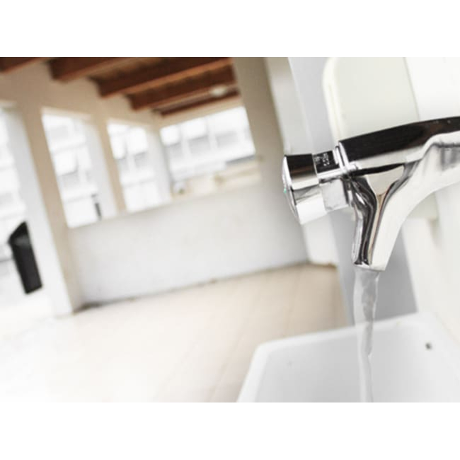Robinet simple lavabo temporisé 15s chaud G1/2 sur plage PRESTO - 64622