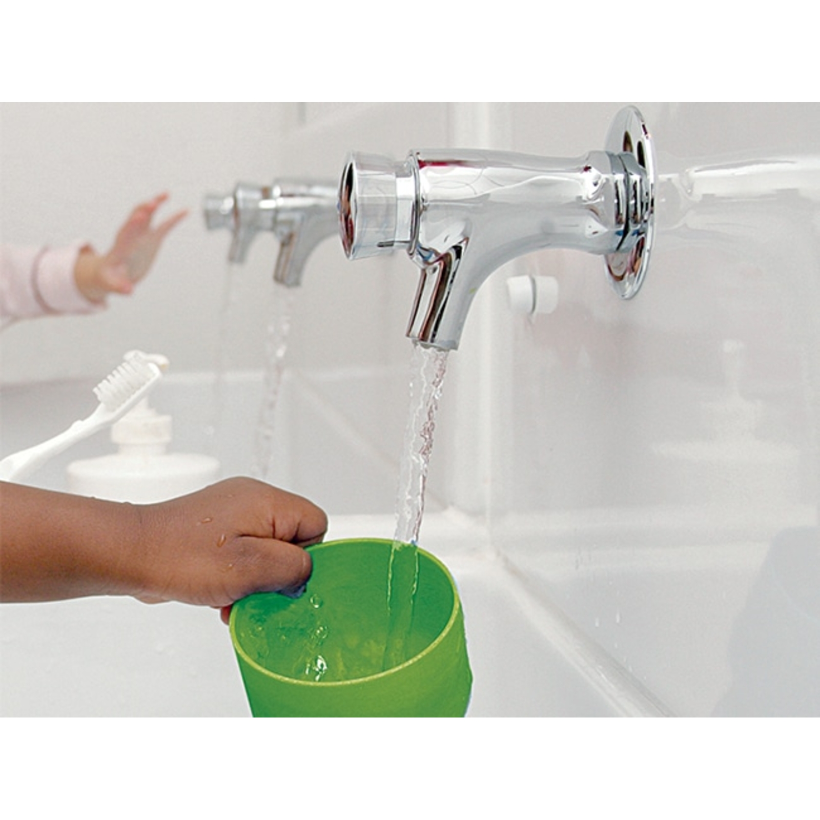 Robinet lavabo mural temporisé 15s chaud G3/8 PRESTO - 62020