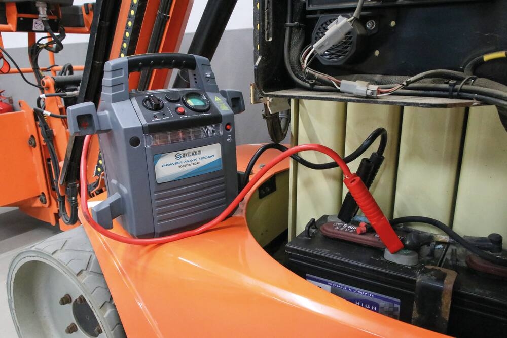 Booster 12/24V 4500A 2 batteries 22Ah STILKER - 04026