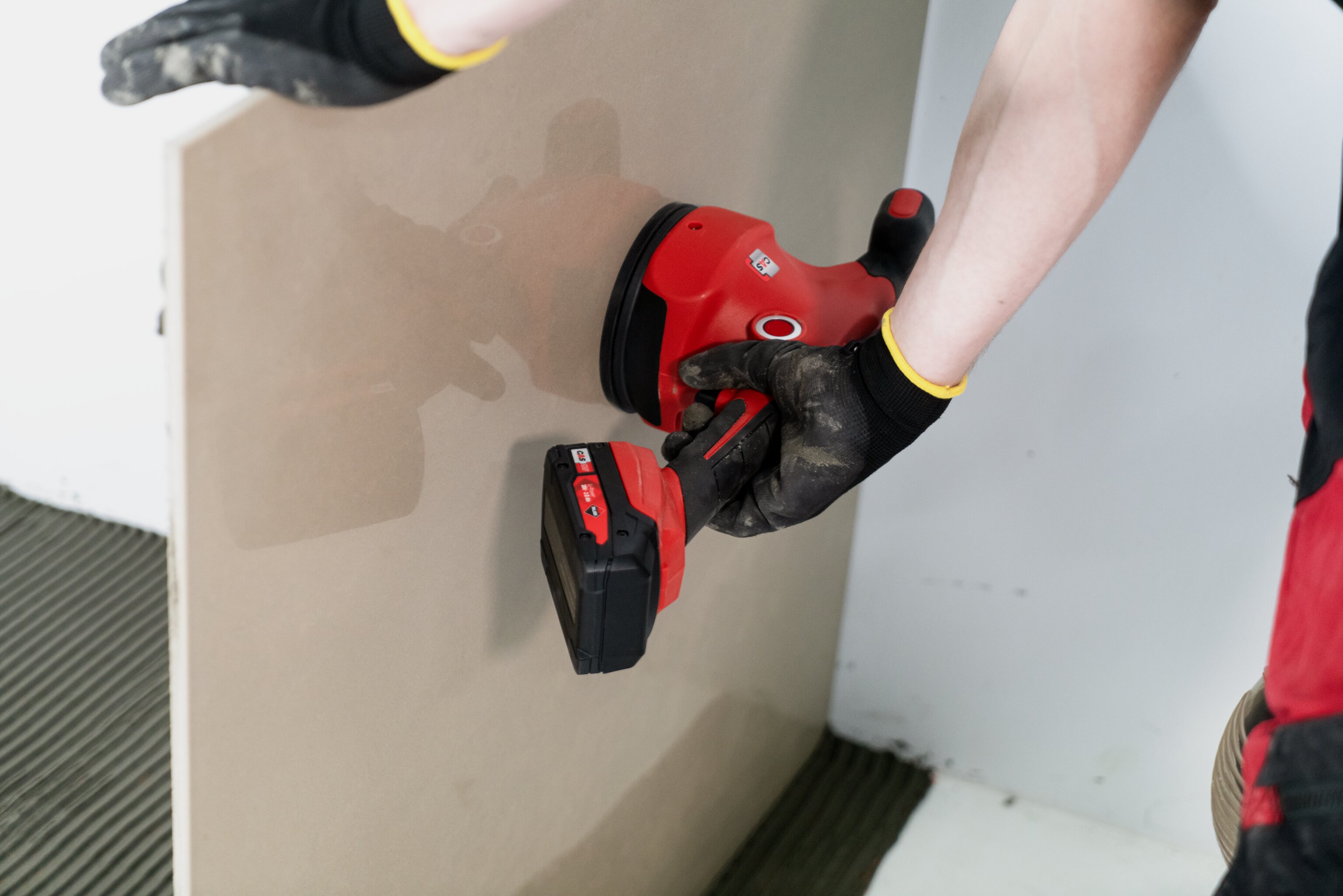 BATTE VIBRANTE LEGERE ET COMPACTE QUAKE ENERGY CAS AVEC BATTERIE & CHARGEUR EN COFFRET RUBI - 60934