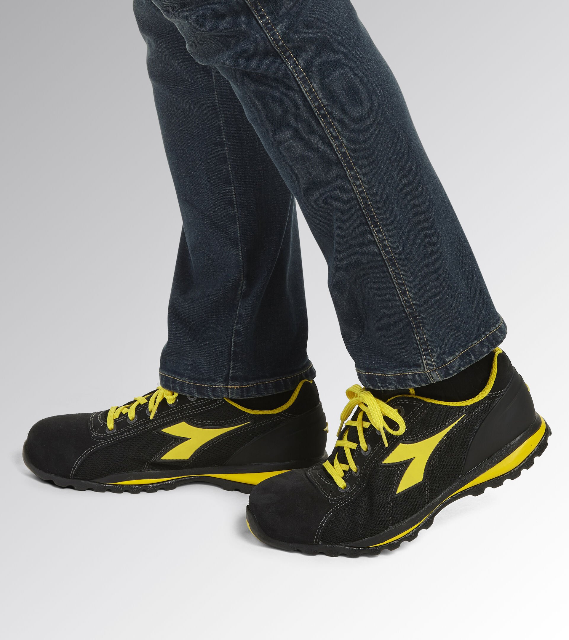 Chaussure de sécurité basse noire DIADORA UTILITY GLOVE TEXT LOW S1P HRO SRA - 17023680013