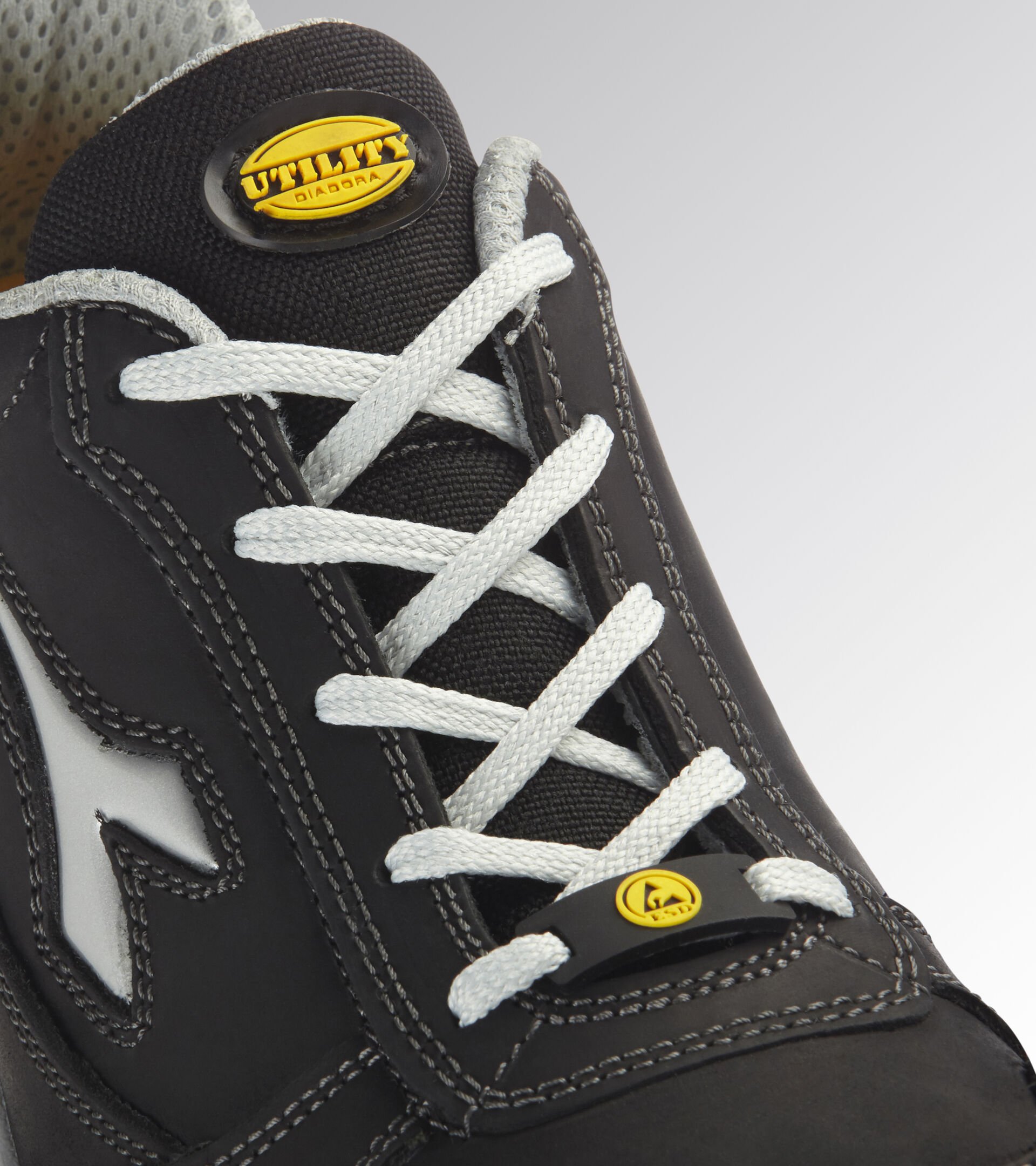 Chaussure de sécurité basse noir DIADORA UTILITY RUN LOW S3 SRC ESD - 175303 80013