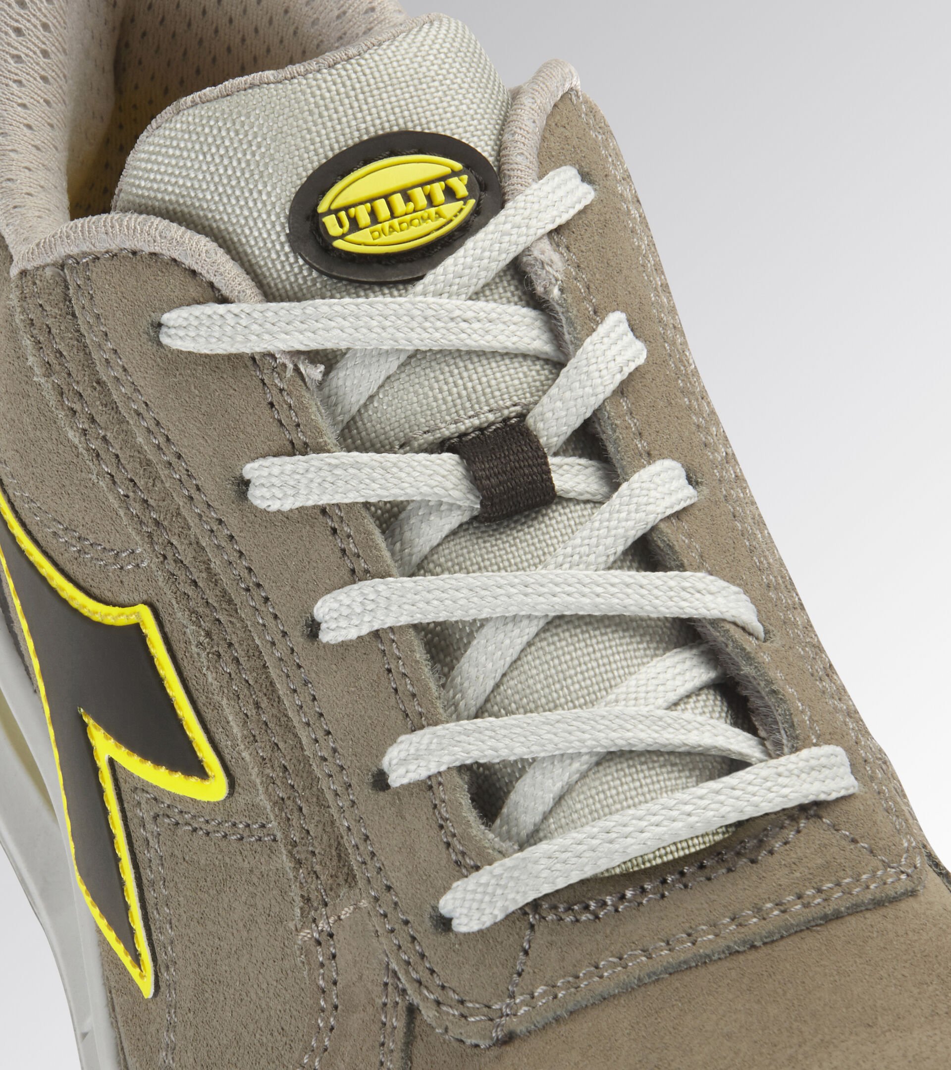 Chaussure de sécurité basse beige DIADORA UTILITY RUN NET AB LOW S3S FO SR - 181148C8700
