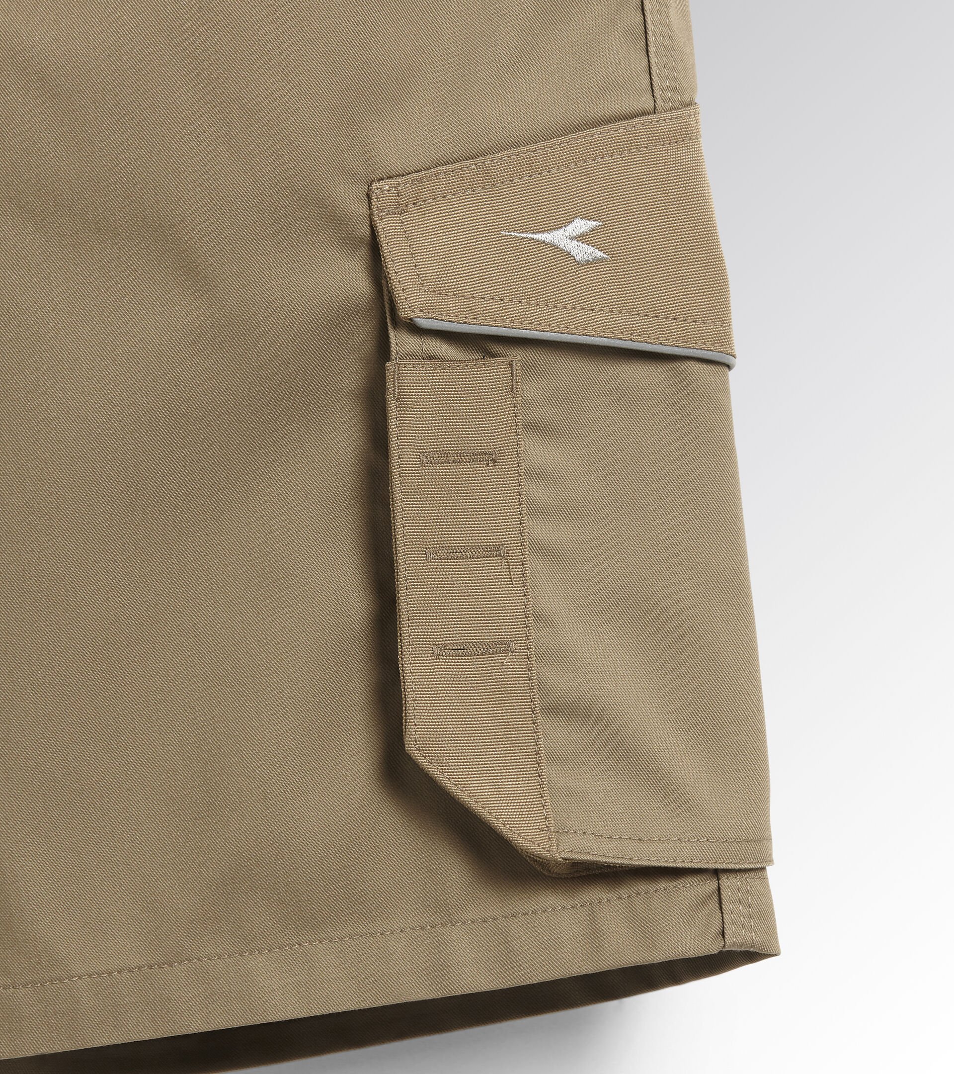 BERMUDA DE TRAVAIL DIADORA POLY AVEC POCHES BEIGE - 161758 25070