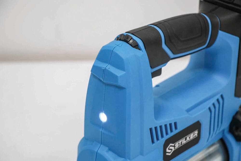 Pompe à graisse électrique sur batterie 18V 690 bar max en mallette STILKER - 56850