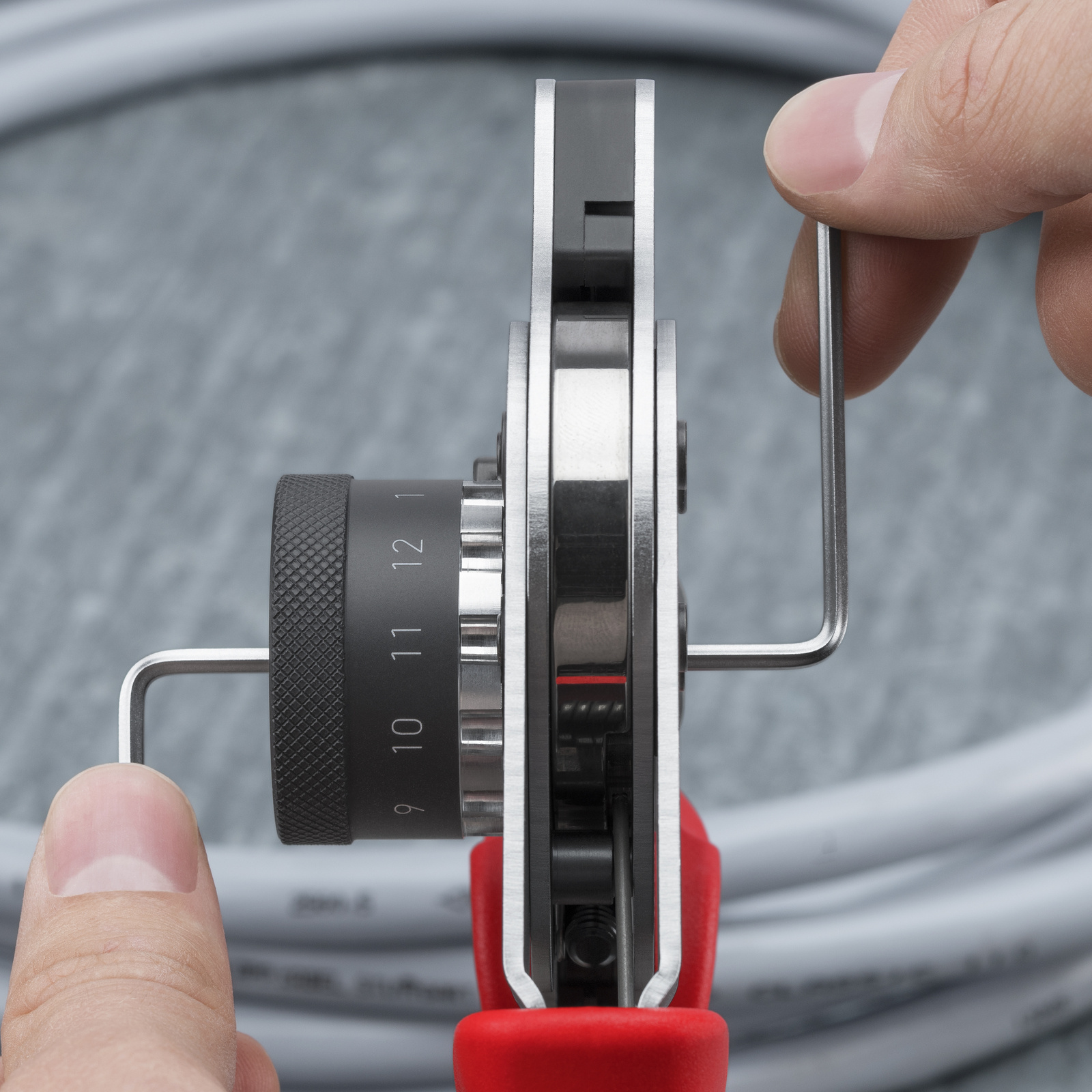 Pince à sertir 4 points contacts tournés KNIPEX - 975263DGA