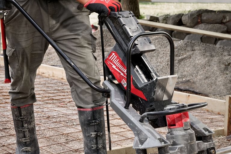 Règle vibrante, sans batterie sans batterie ni chargeur MILWAUKEE - 4933479771