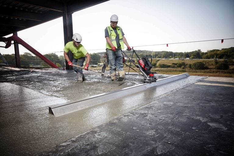 Règle vibrante, sans batterie sans batterie ni chargeur MILWAUKEE - 4933479771