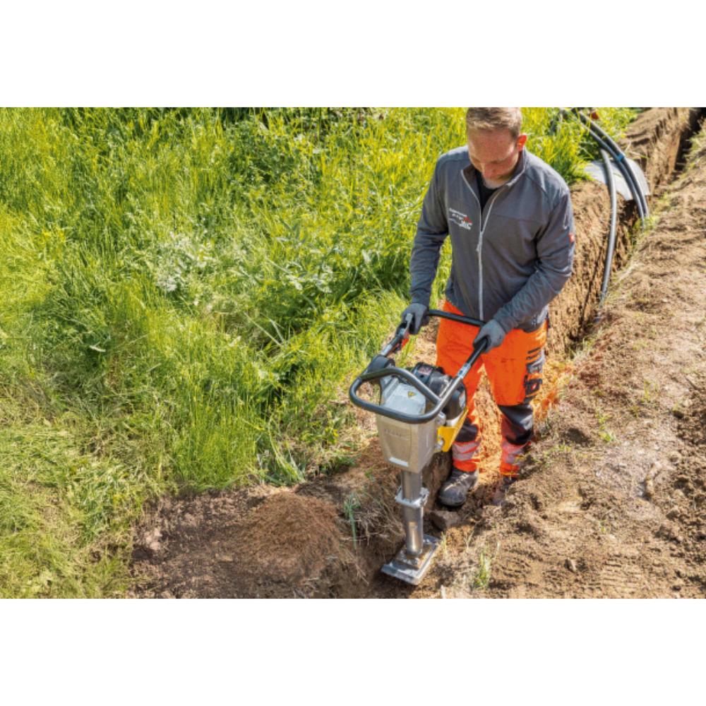 PILONNEUSE LEGERE BOMAG BT 30 ESSENCE 30 KG 140MM