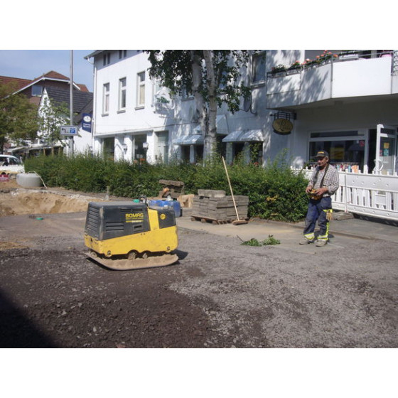 PLAQUE VIBRANTE REVERSIBLE TELECOMMANDE 707KG 800MM BPH 80/65S BOMAG 70000019