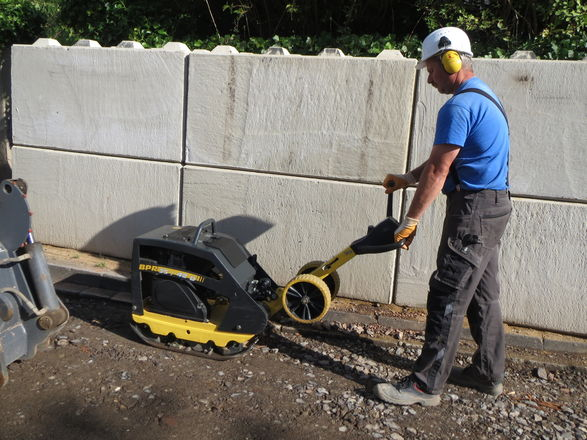 PLAQUE VIBRANTE RÉVERSIBLE 210KG 420MM BOMAG BPR3542DDE