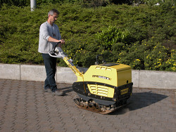 PLAQUE VIBRANTE RÉVERSIBLE 435KG 650MM BOMAG BPR 55/65 D-DE