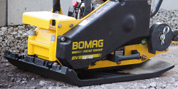 PLAQUE VIBRANTE BOMAG UNIDIRECTIONNELLE 91KG 450MM BVP 18/45