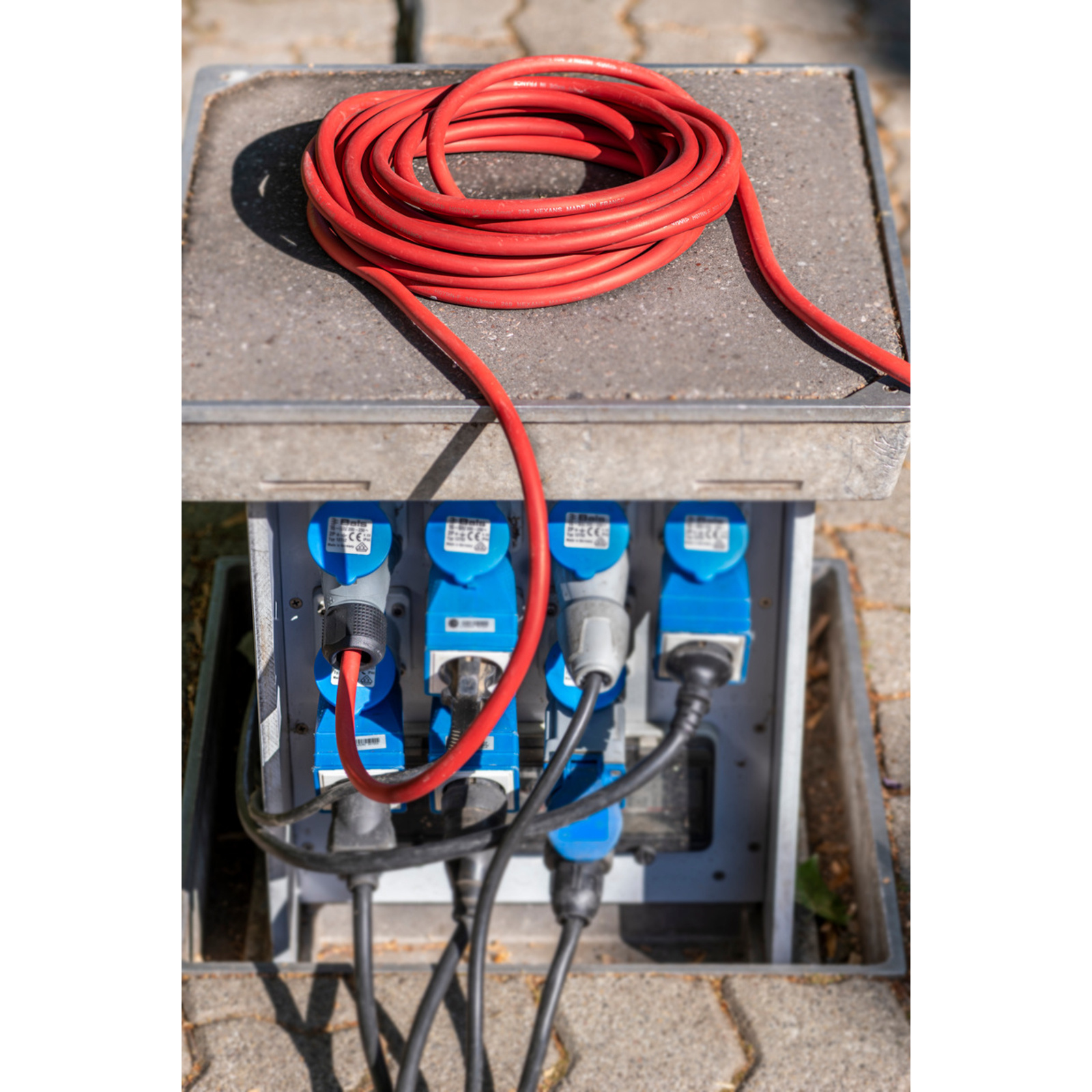 Rallonge électrique IP44 10m H07RN-F 3G2,5 rouge double prise CEE P17 2P+T 16A BRENNENSTUHL - 1133021