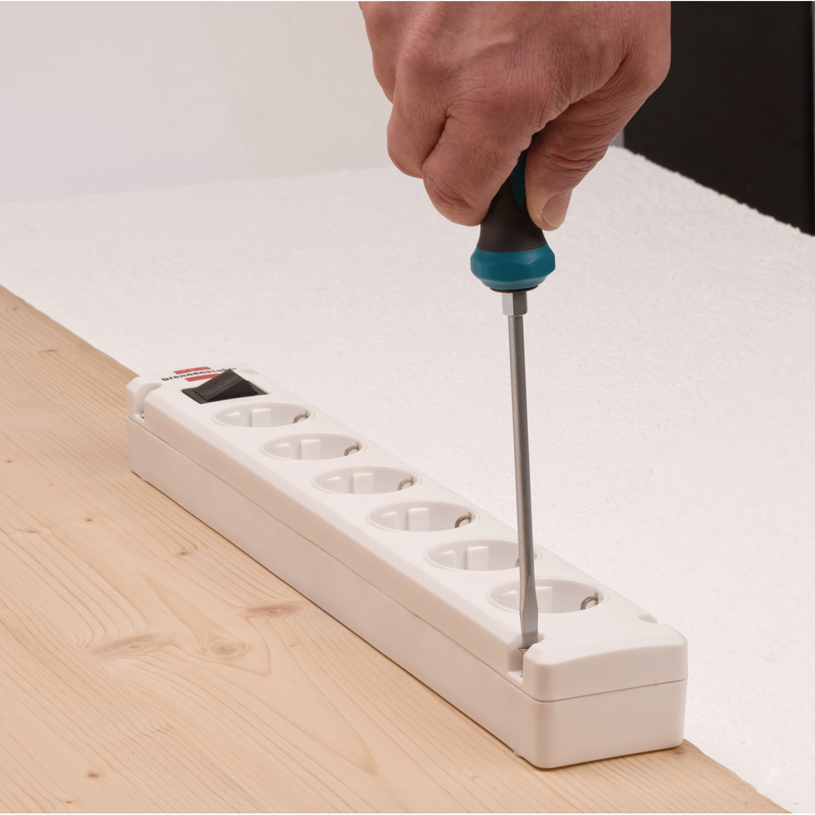 Multiprise Bremounta 6 prises avec interrupteur blanche 3m H05VV-F 3G1,5 BRENNENSTUHL - 1150651326