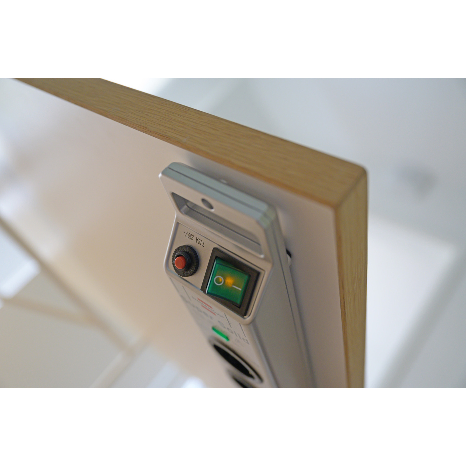 Multiprise Super-Solid avec parasurtenseur 13500A 8 prises 2,5m H05VV-F 3G1,5 BRENNENSTUHL - 1153344318