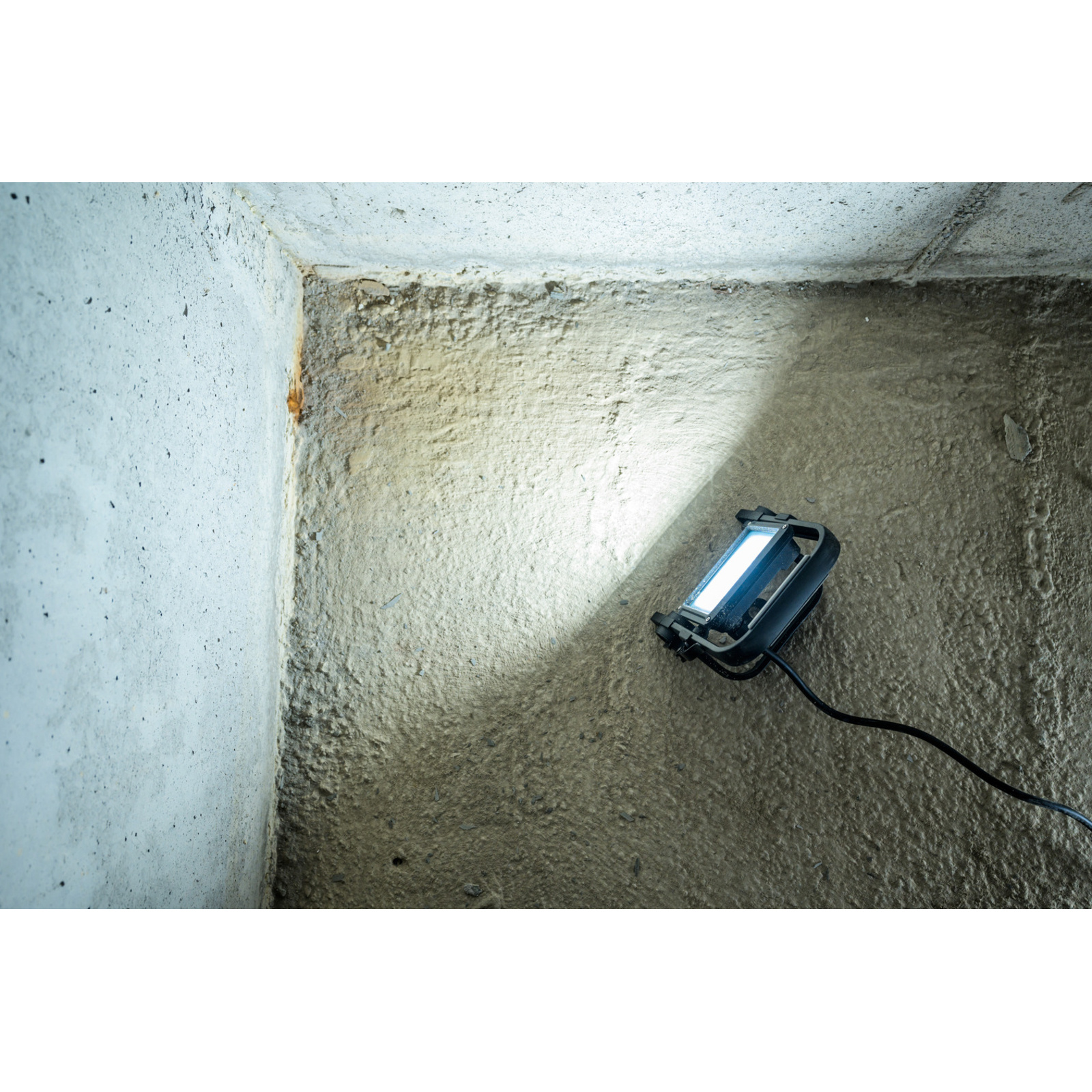 Projecteur LED portable JARO 3060 M 2300lm 20W 2m H07RN-F 3G1,0 IK08 IP65 BRENNENSTUHL - 1171250243