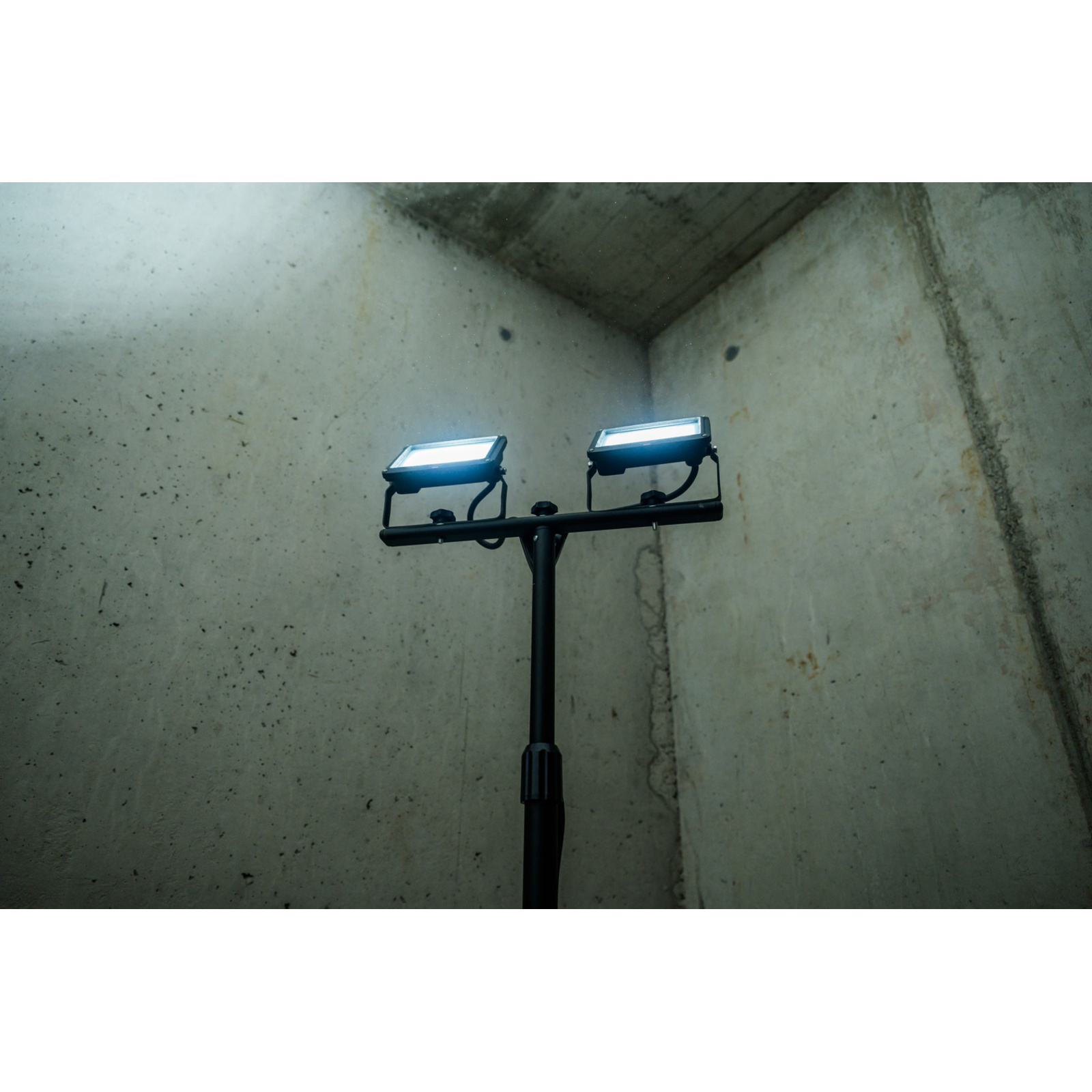 2 Projecteurs LED JARO 6060 T avec trépied 4800lm 2x20W 3m H07RN-F3G1,0 IP65 BRENNENSTUHL - 1171250444