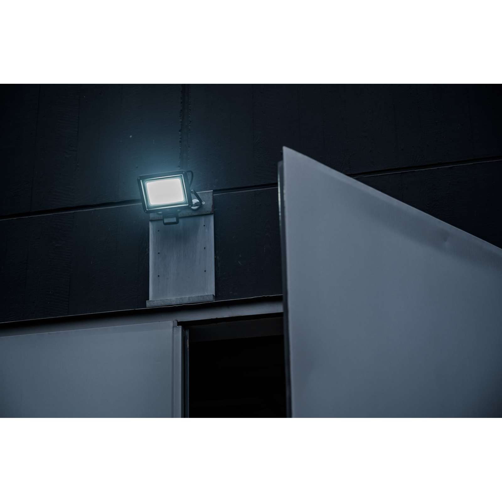 Projecteur LED extérieur JARO 7060 P avec détecteur de mouvements infrarouge 58 BRENNENSTUHL - 1171250542