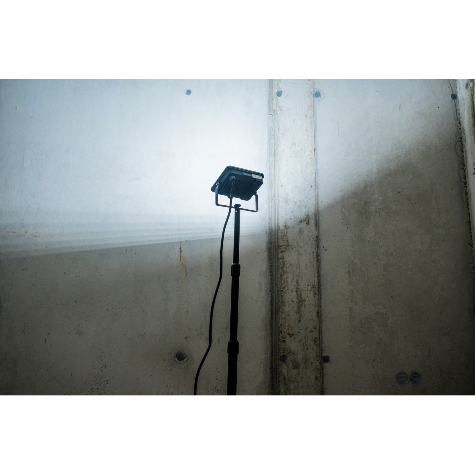 Projecteur LED JARO 7060 T avec trépied 5800lm 50W 5m H07RN-F3G1,0 IP65 BRENNENSTUHL - 1171250544