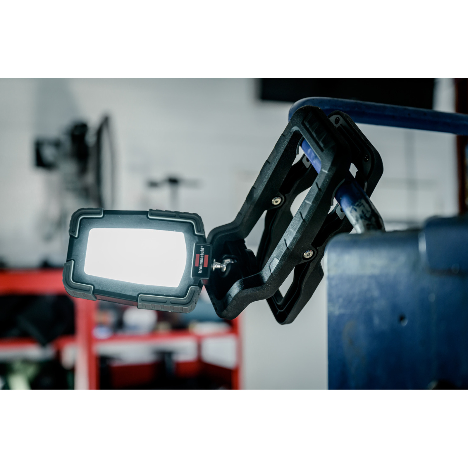 Projecteur LED mobile à pince CL 1050 MA rechargeable 10W 950lm IP65 BRENNENSTUHL - 1173070010