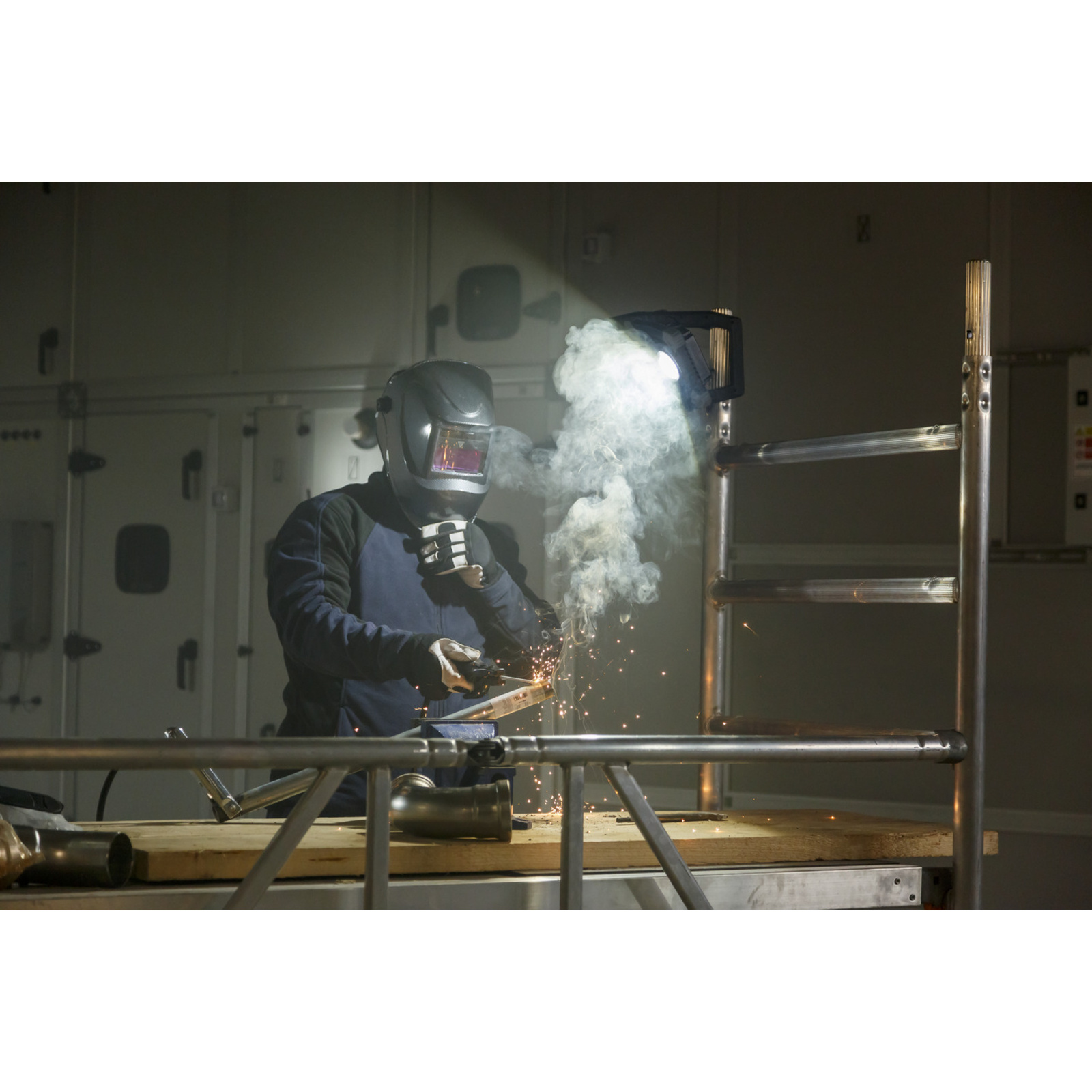 Projecteur de chantier LED à pince CL 5050 MBAH Professional hybride 50W 6800 BRENNENSTUHL - 1173070030