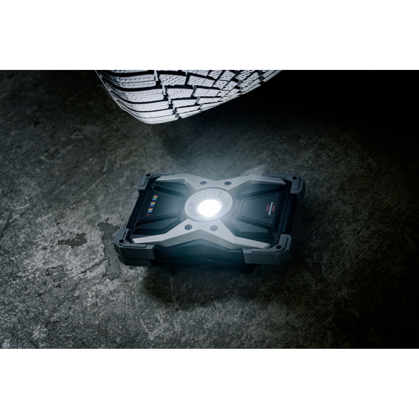 Projecteur portable LED RUFUS 3020 MA rechargeable avec indice de rendu de coule BRENNENSTUHL - 1173110300