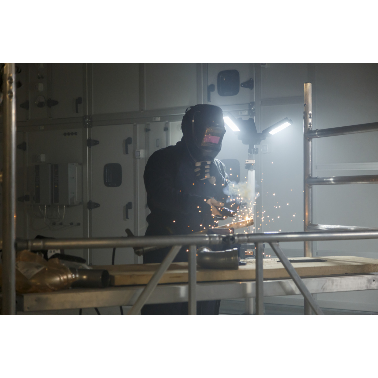 Projecteur LED 13050 T Professional avec trépied 13500lm 5m H07RN-F 2x1,0 IP5 BRENNENSTUHL - 1173700008