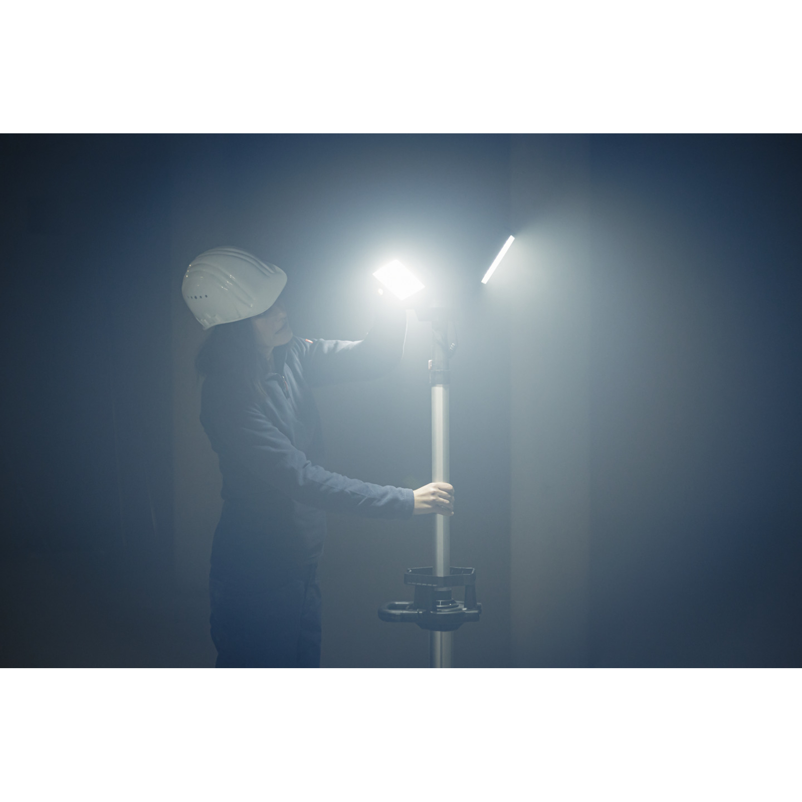 Projecteur LED 13050 T Professional avec trépied 13500lm 5m H07RN-F 2x1,0 IP5 BRENNENSTUHL - 1173700008