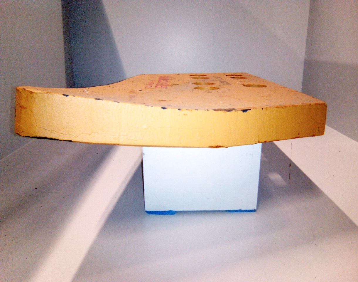 Contre lame de godet coin gauche reversible 7 trous en 7/8