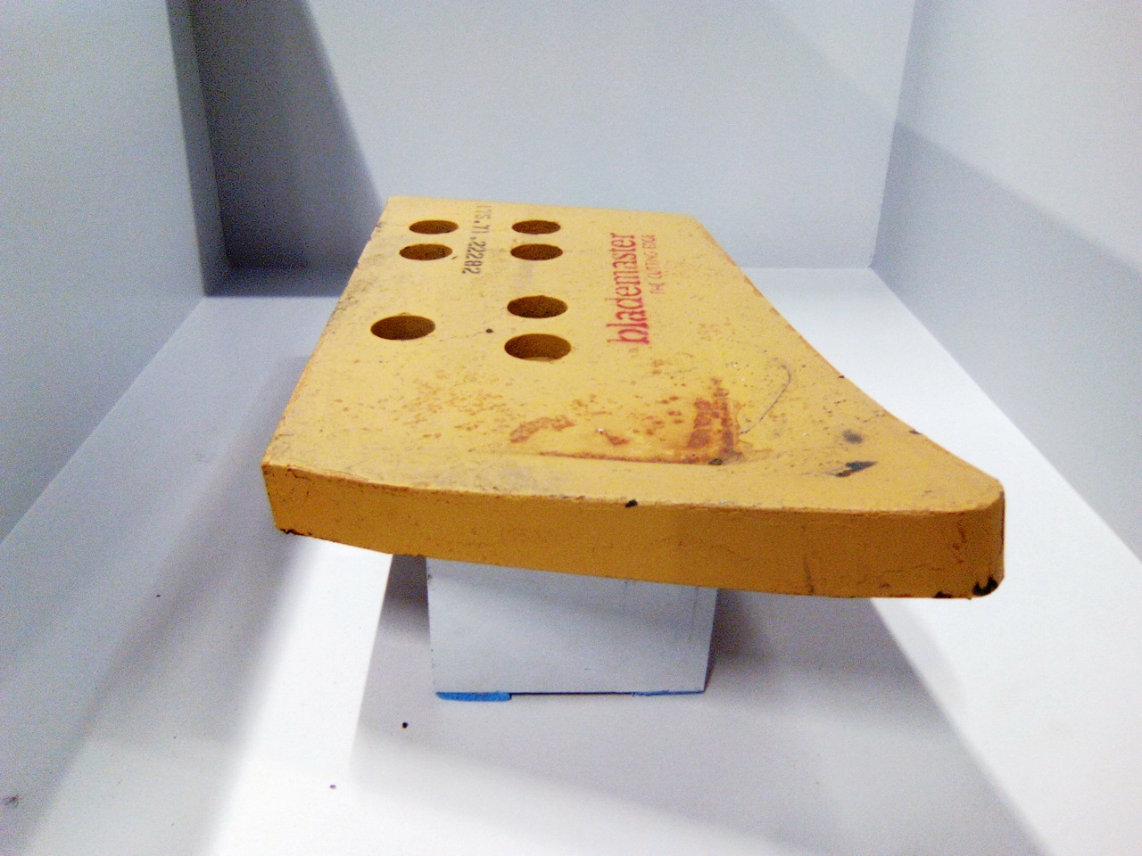 Contre lame de godet coin droit reversible 7 trous en 7/8