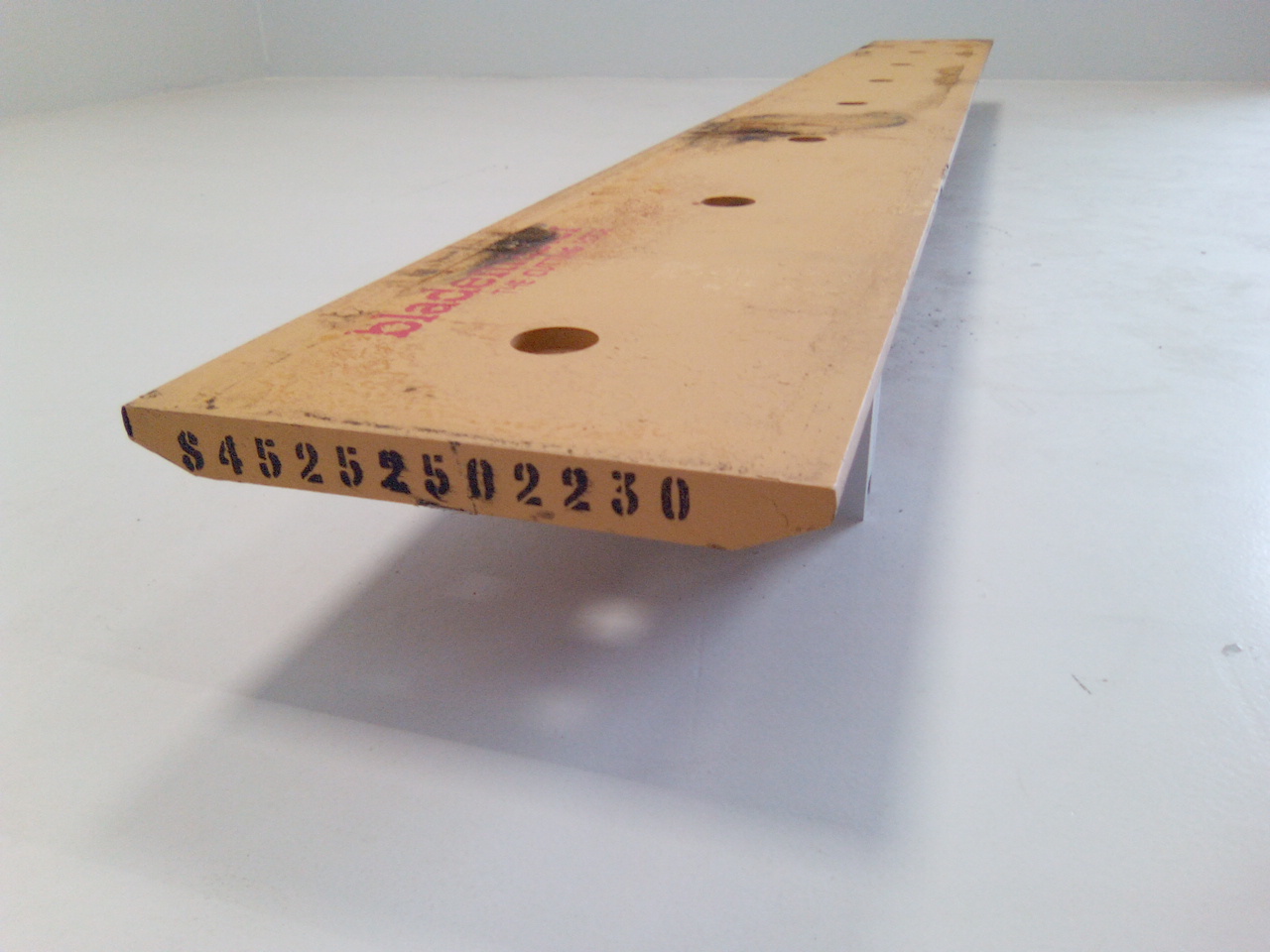 Contre lame de godet reversible 8 trous en 3/4