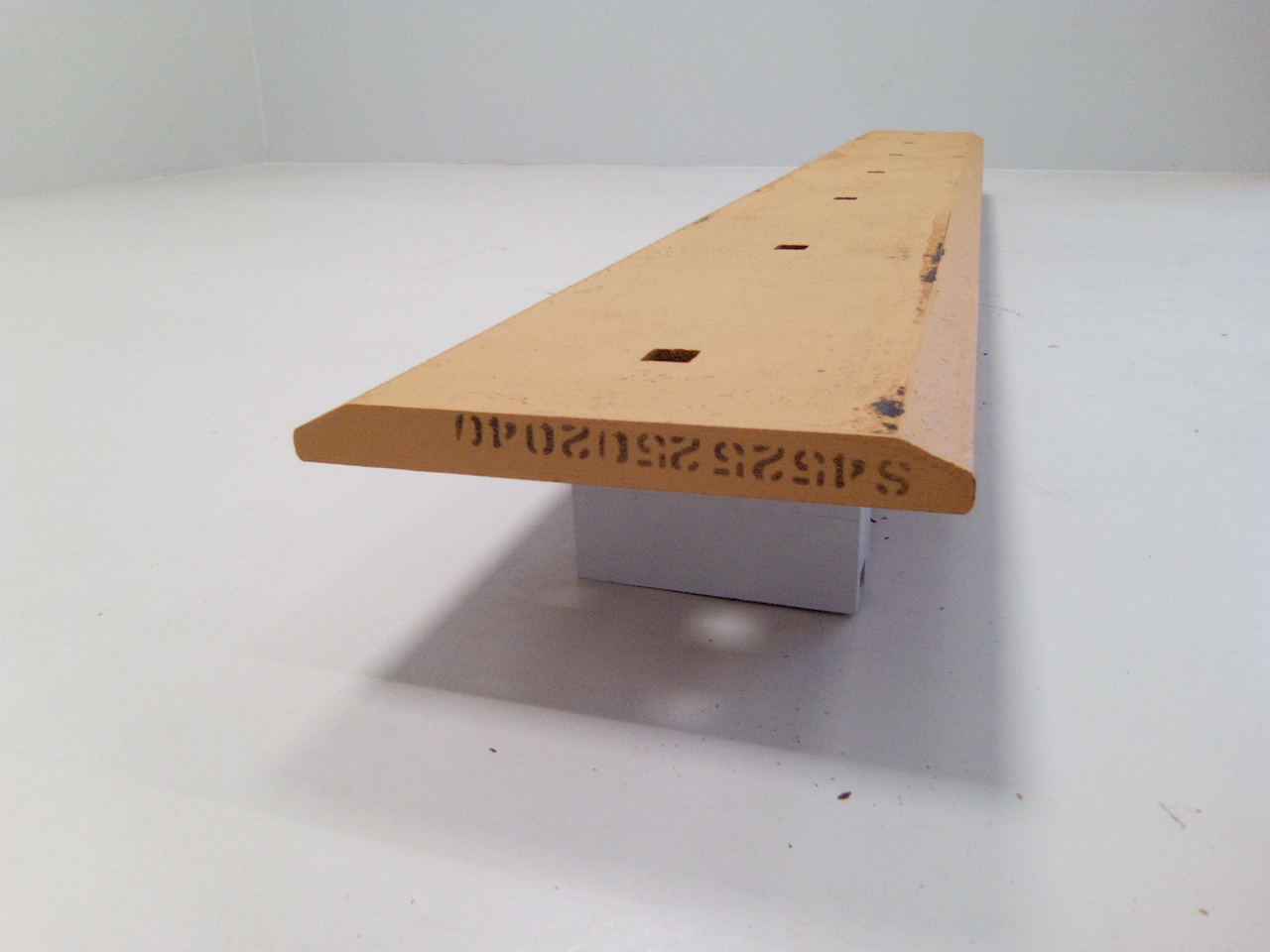 Contre lame de godet reversible 7 trous en 3/4